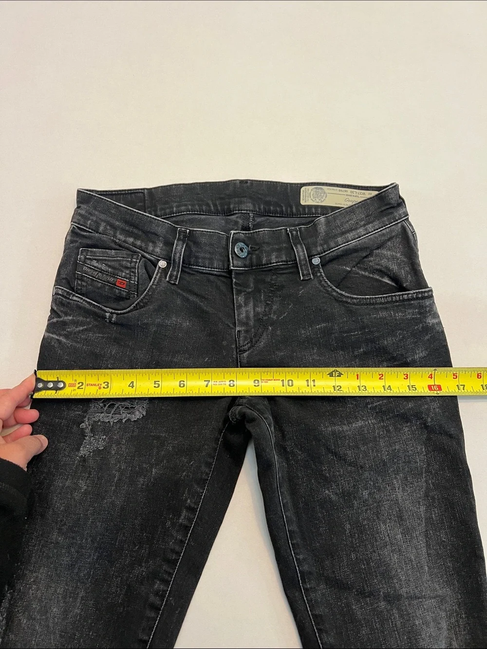 DIESEL WOMEN’S GRUPEE SUPER SLIM- SKINNY LOW WAIST DISTRESSED BLACK/GRAY 27x30
